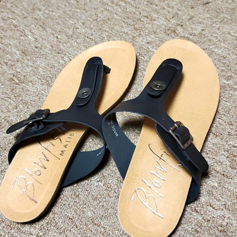 BNWOT Blowfish Malibu Flip Flops size 8